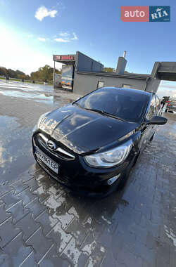 Hyundai Accent  2011