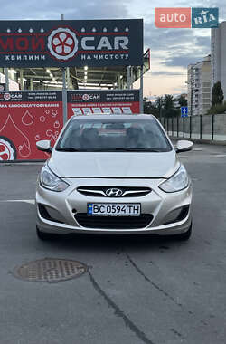 Hyundai Accent  2012