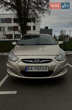 Hyundai Accent  2011