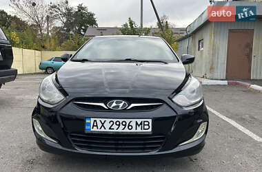Hyundai Accent  2012