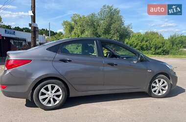 Hyundai Accent  2011