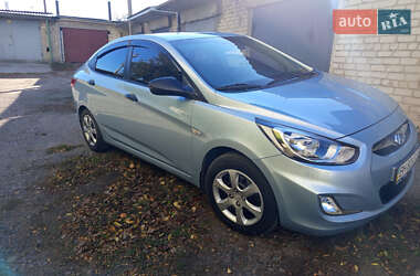 Hyundai Accent 2012