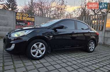 Hyundai Accent  2011