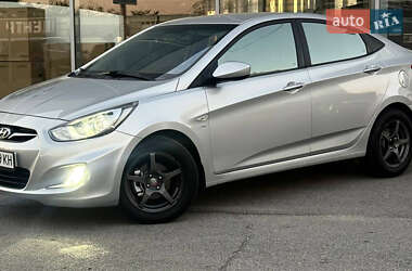 Hyundai Accent 2012