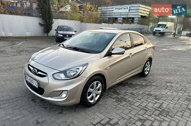 Hyundai Accent 2012
