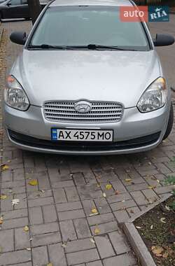 Hyundai Accent  2010
