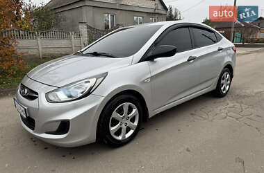 Hyundai Accent  2013