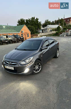 Hyundai Accent  2011