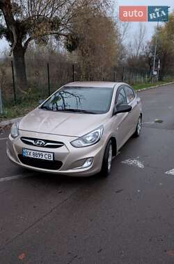 Hyundai Accent  2011