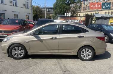 Hyundai Accent  2013