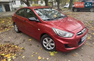 Hyundai Accent 2012