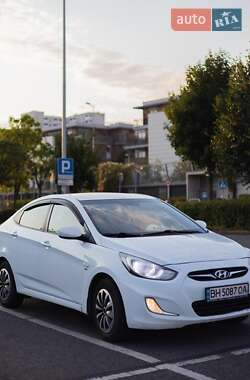 Hyundai Accent  2013