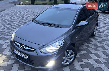 Hyundai Accent  2011