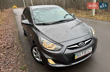 Hyundai Accent  2011