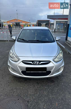 Hyundai Accent  2012