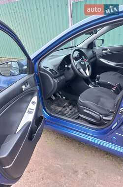 Hyundai Accent  2013