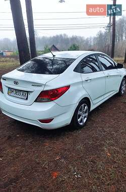 Hyundai Accent  2011