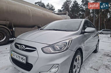 Hyundai Accent  2012