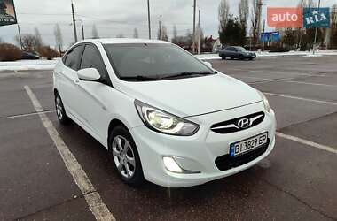 Hyundai Accent  2012