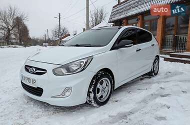 Hyundai Accent  2012