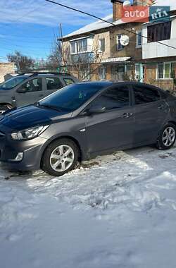 Hyundai Accent  2011