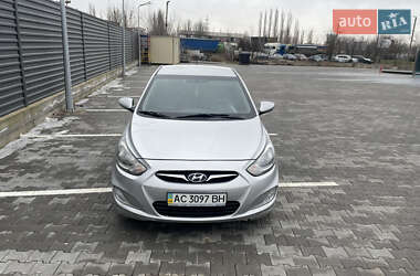 Hyundai Accent  2013