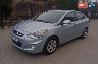 Hyundai Accent  2012