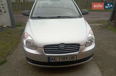 Hyundai Accent  2010