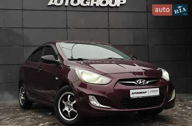 Hyundai Accent  2013