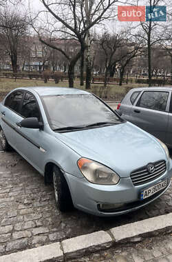 Hyundai Accent  2010