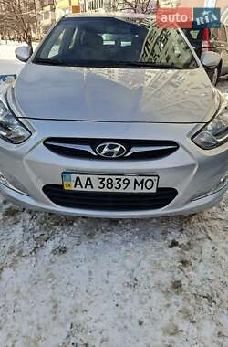 Hyundai Accent  2012