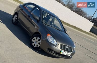 Hyundai Accent  2010