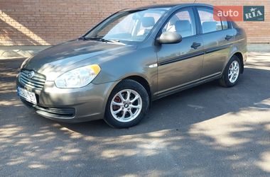 Hyundai Accent  2010