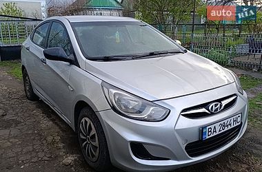 Hyundai Accent  2012