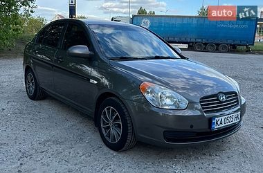 Hyundai Accent  2010
