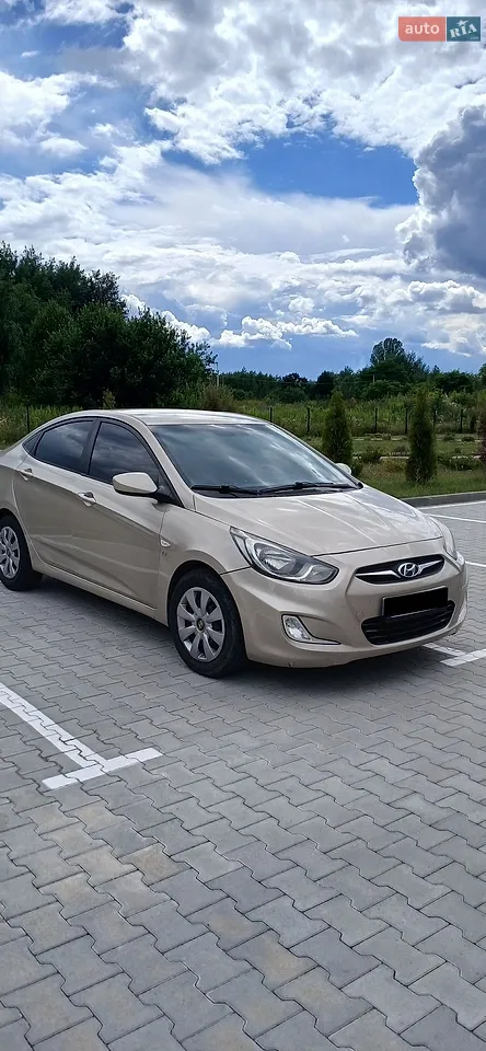 2011 Hyundai Accent - фото 1