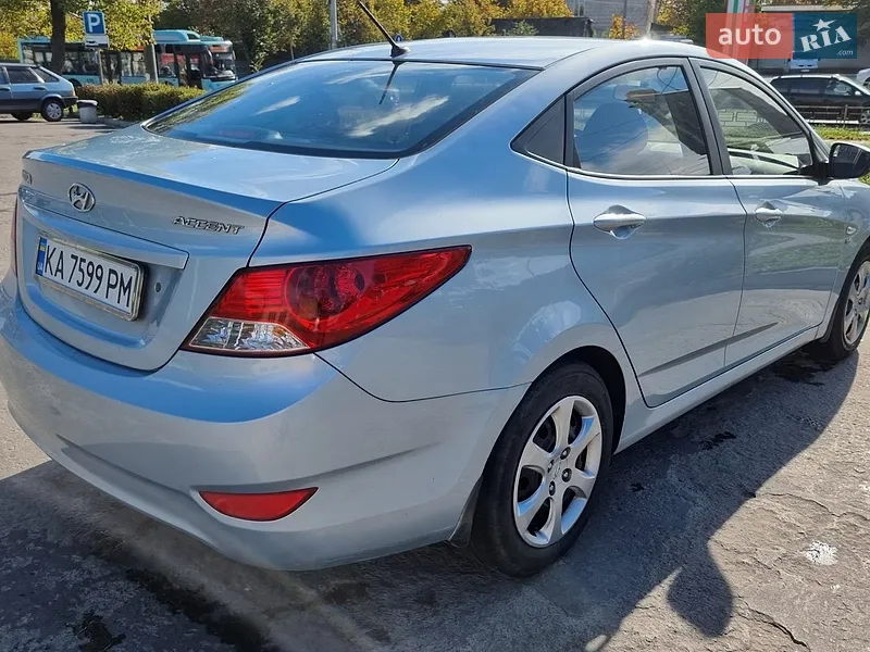 Hyundai Accent 2012