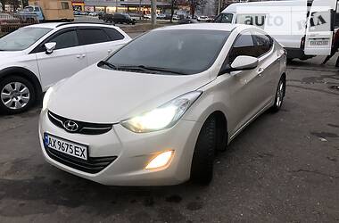 Hyundai Elantra  2012