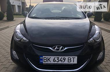 Hyundai Elantra Official 2011