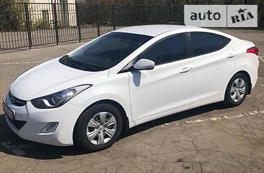 Hyundai Elantra  2012