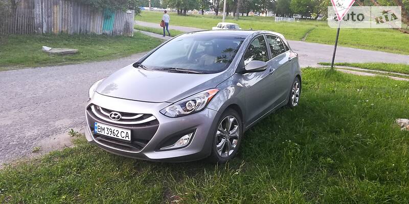 Хэтчбек Hyundai Elantra