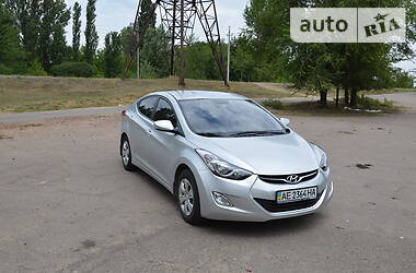 Hyundai Elantra  2012