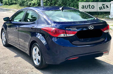 Hyundai Elantra  2013