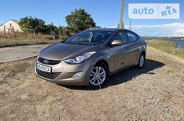 Hyundai Elantra  2012