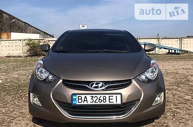 Hyundai Elantra  2011