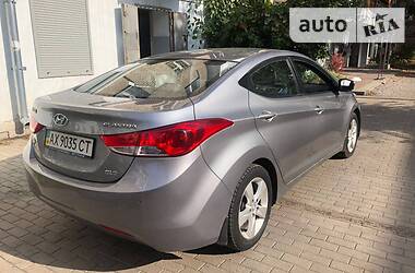 Hyundai Elantra  2012