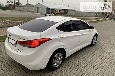 Hyundai Elantra  2012