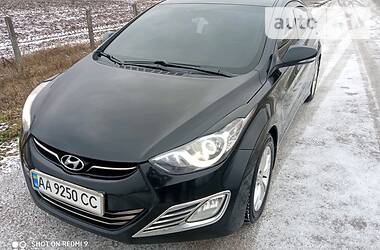 Hyundai Elantra  2012