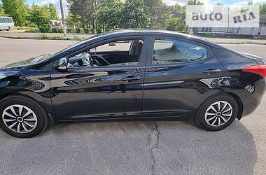 Hyundai Elantra  2011