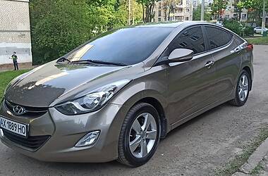 Hyundai Elantra  2012